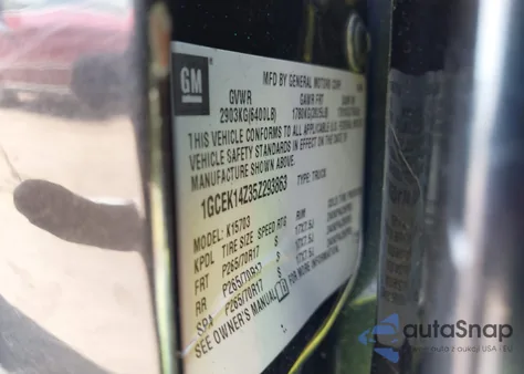 2005 Chevrolet Silverado 1500 Z71 z USA, uszkodzony, nr VIN 1GCEK14Z35Z293863